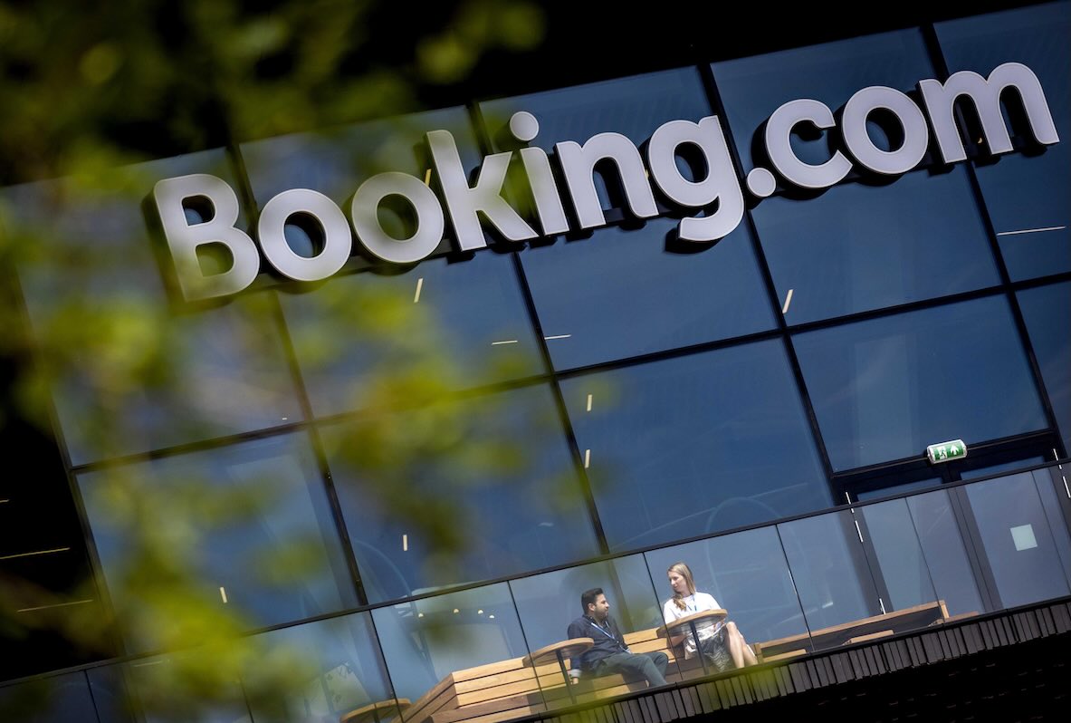 hotel vs booking