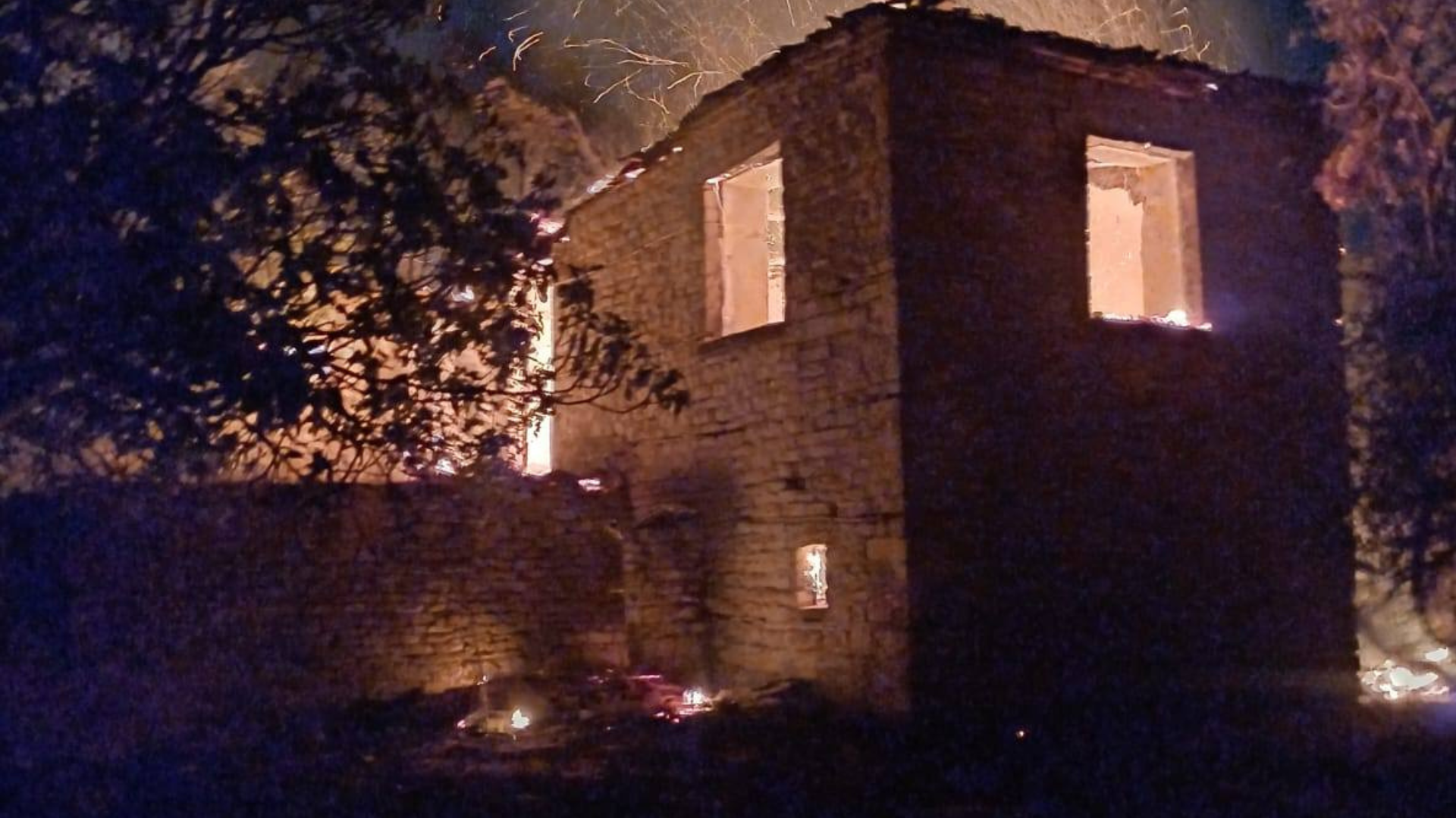 Bashkia Poliçan / Zjarri në Tërpan: Vatrat e flakëve dhe dëmet nga mëngjesi i djeshëm(FOTO) 17 hudhra 28