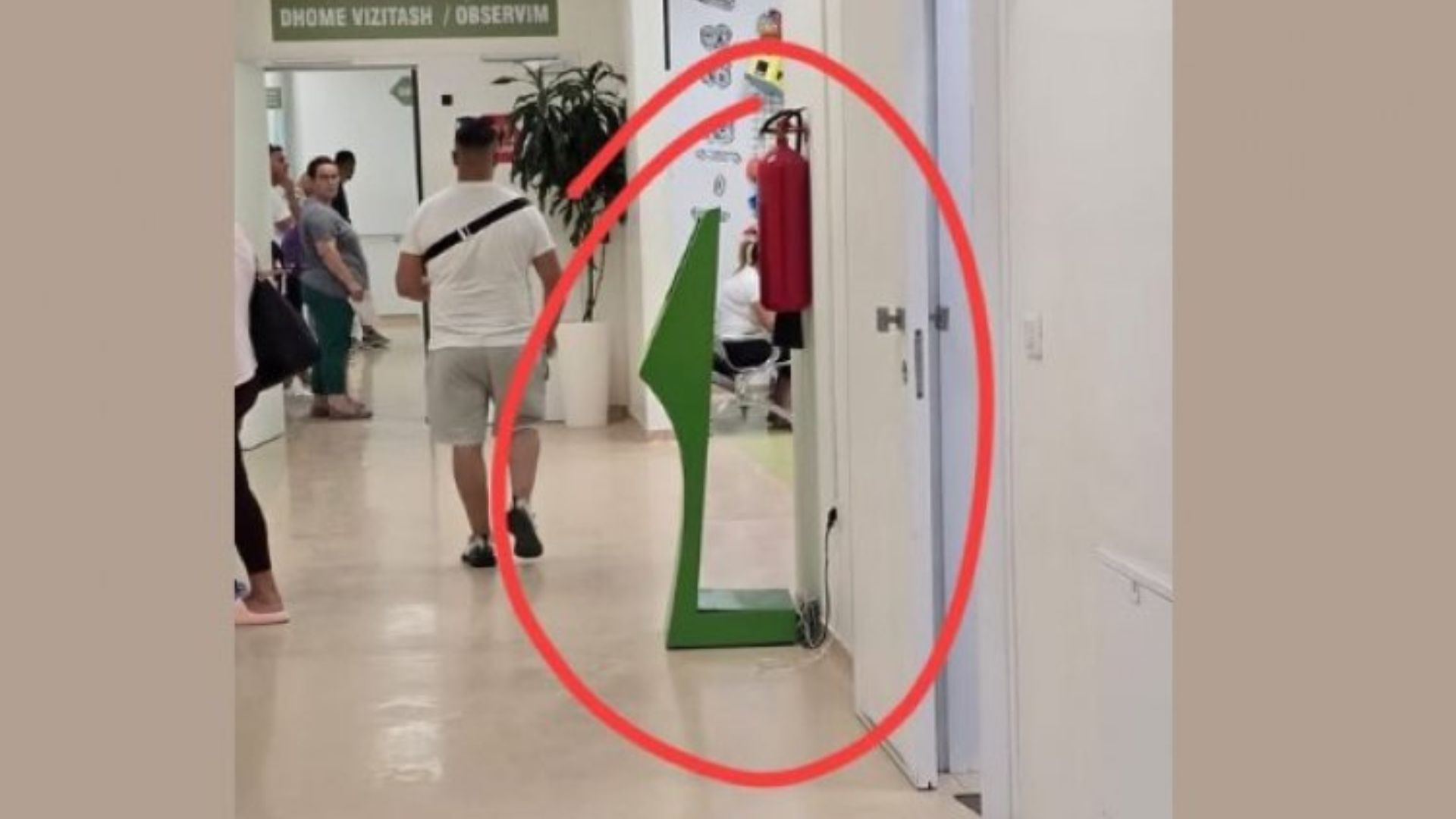 Denoncimi i gazetarit: Urgjenca Pediatrike në QSUT është kthyer si sportel banke
