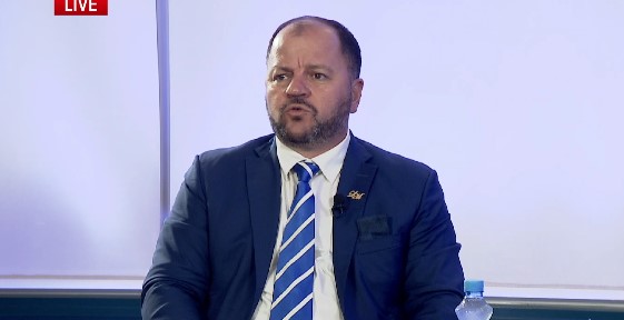 Lefter Maliqi paralajmëron një sezon vjeshte të tensionuar në Kuvend: Opozita do të nisë protesta pa ndalim!