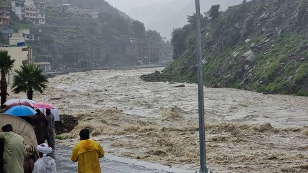VIDEO/Muson vdekjeprurës në Pakistan: 200 vdekje në 24 orët e fundit për shkak të shirave të rrëmbyeshëm 2 pakistan floods 1