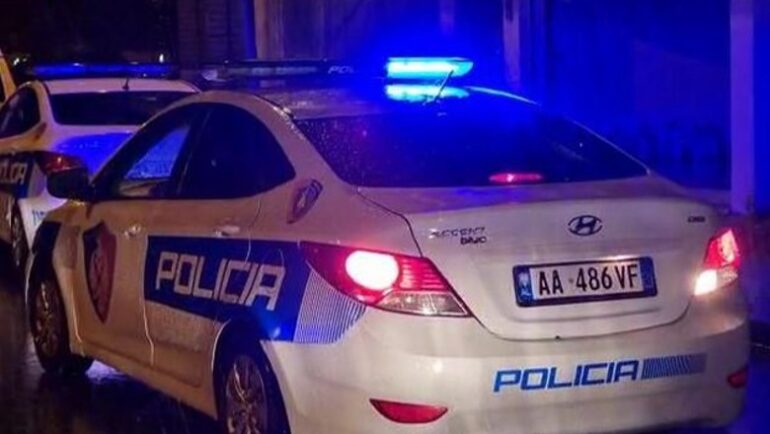 Parkim i parregullt dhe tentativë për t’i shpëtuar policisë/ Tiranë, arrestohet 42 vjeçari, lëndoi punonjësen gjatë largimit