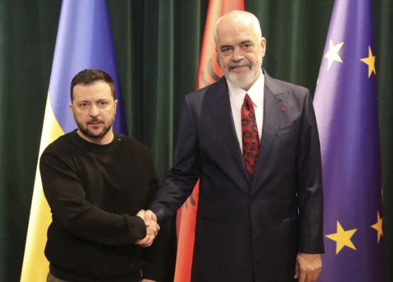 Zelensky telefonatë me Ramën: E informova mbi situatën në front dhe në diplomaci! Faleminderit Shqipëri për mbështetjen