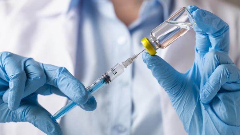 ALARMI i gripit/ 280 mijë vaksina mbërrijnë në Shqipëri, ja kush duhet të vaksinohet i pari