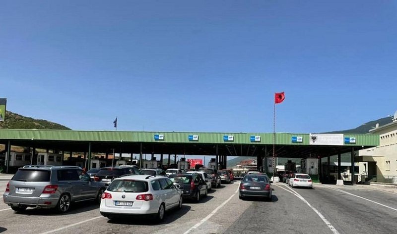 Tentuan të trafikonin një 14-vjeçare drejt Kosovës, arrestohen në flagrancë dy të rinjtë nga Berati