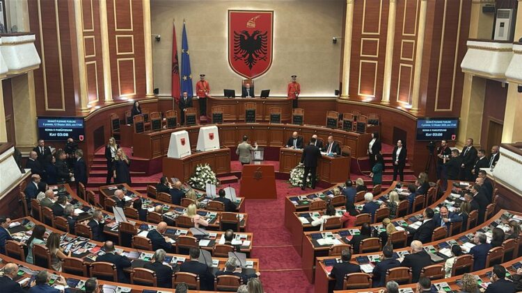 Ja kush ishin tre deputetët që thanë “jo” Peleshit në Kuvend