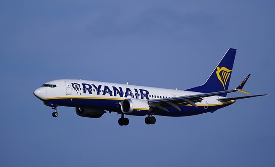 Panik në ajër/ Stjuardesa përplaset me tavanin e avionit, dy të plagosur pas turbulencave 1 900 0 1758559023xscreenshot 7 537