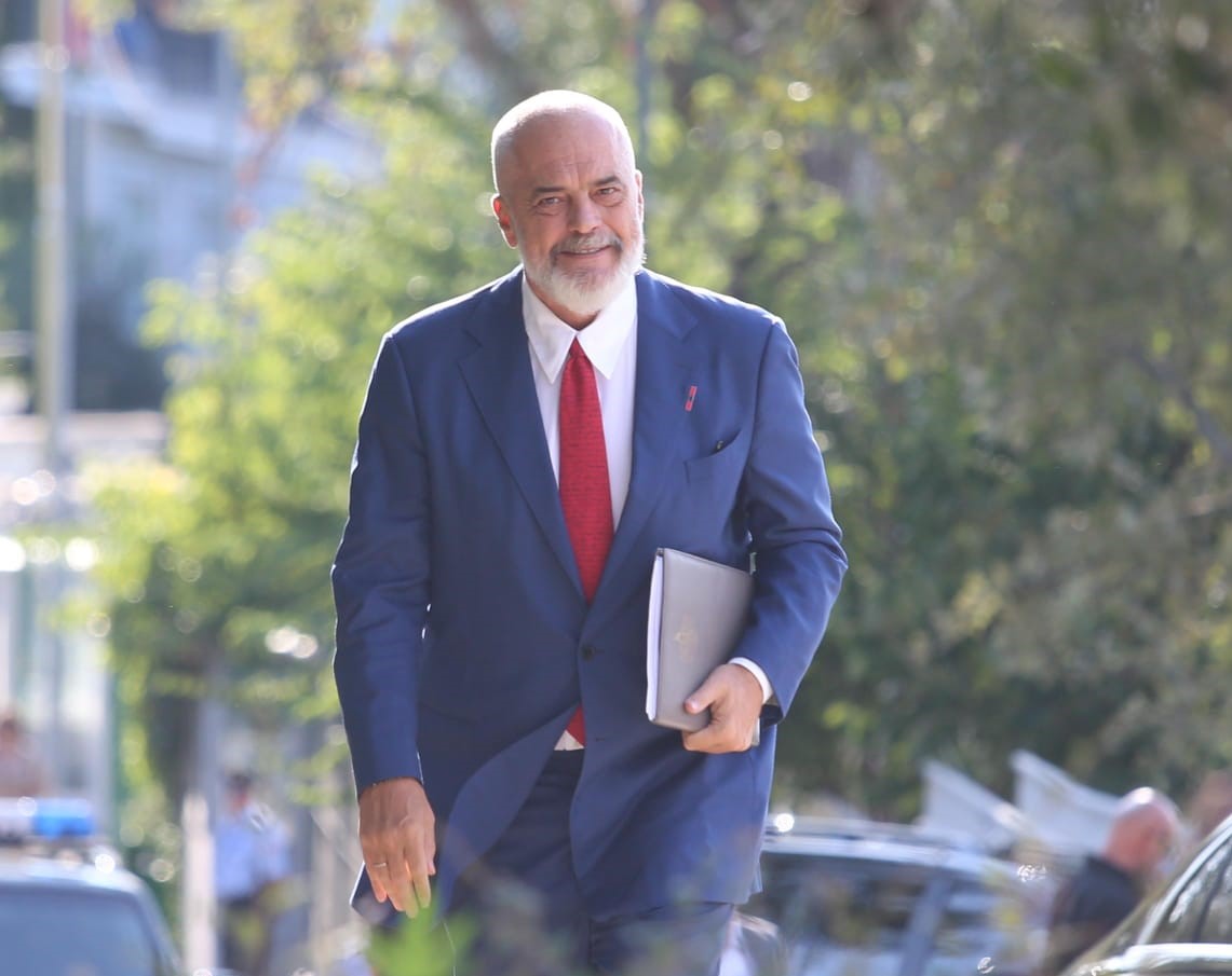 “Për çdo karrige jashtë, një pemë”, Rama njofton ngritjen e “Fondit të Gjelbër”