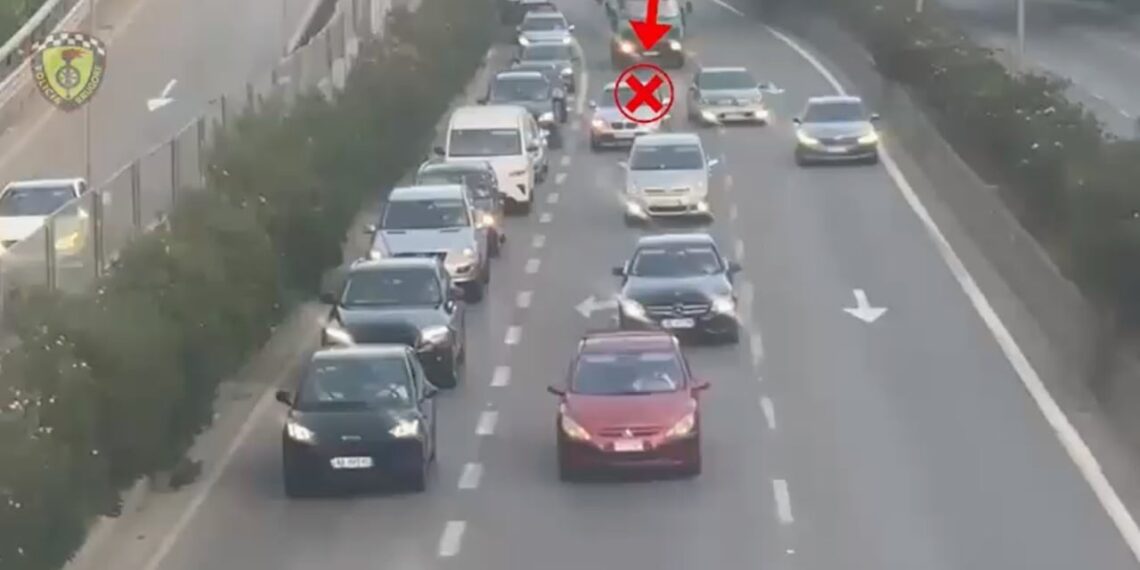 Kontrolli në hyrje dhe dalje të autostradave: Gjobiten shoferët për parakalime të gabuara dhe parkim të paligjshëm 2 Kontrolli ne hyrje dhe dalje te autostradave Gjobiten shoferet per 1140x570 1