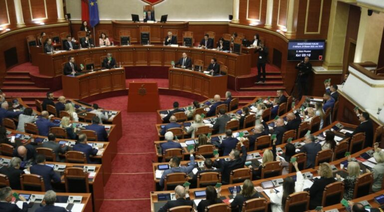 Mbahet sot Kuvendi/ Në rend dite miratimi i procesverbalit të Komisioneve Parlamentare
