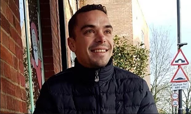 Vetëvrasja e shqiptarit në qendrën e azilit në Angli, zbardhet raporti i hetimit 14 Leonard Farruku 1