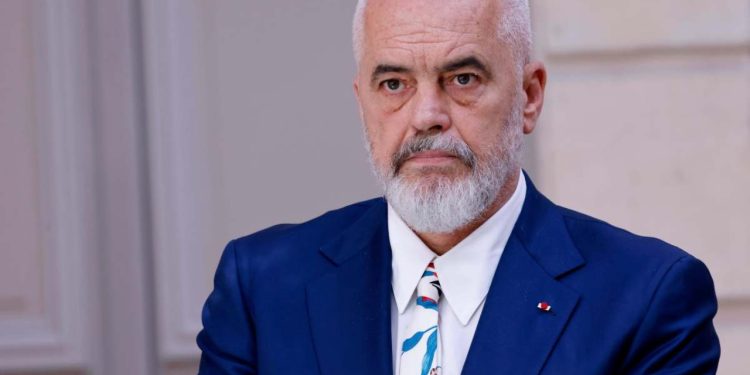 “Pa ndalesë” / Rama publikon një video të re nga operacioni ‘fshesa’ i IKMT në Tiranë