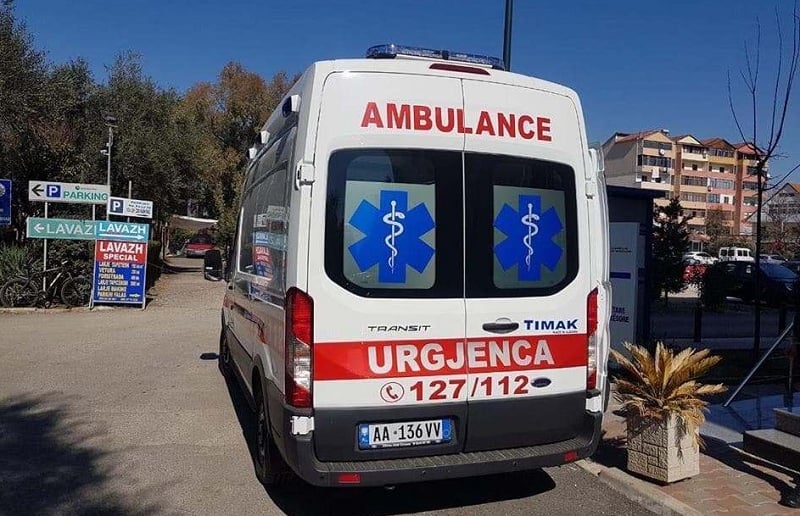 U bullizua nga bashkëmoshatarët dhe tentoi t’i japë fund jetës. 15-vjeçarja hidhet nga kati i 4, fatmirësisht mbijeton