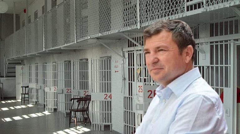 Përfundon ditët e qëndrimit në izolim, Vangjush Dako lë qelinë e burgut të Durrësit