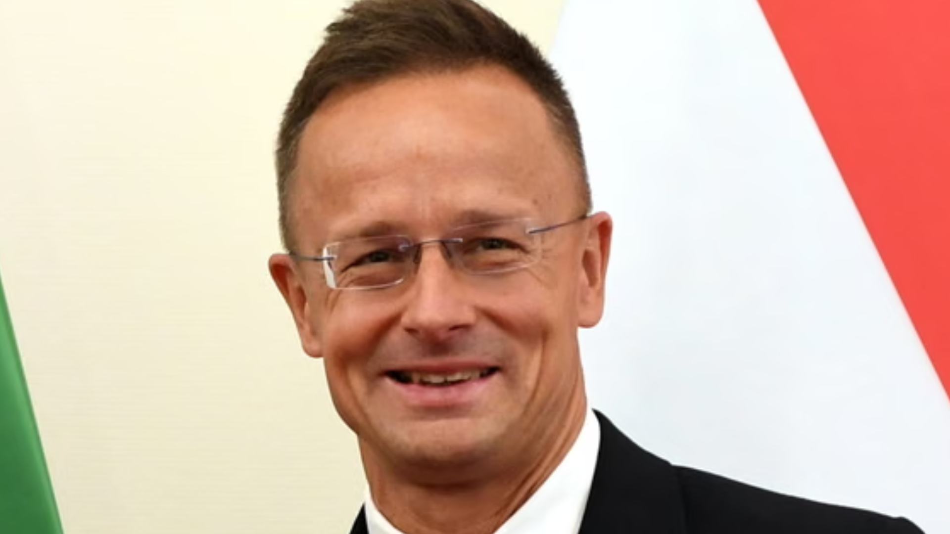 Hungaria refuzon të ndalojë blerjen e naftës ruse, pavarësisht kërkesës së Trump 17 foto 1 1