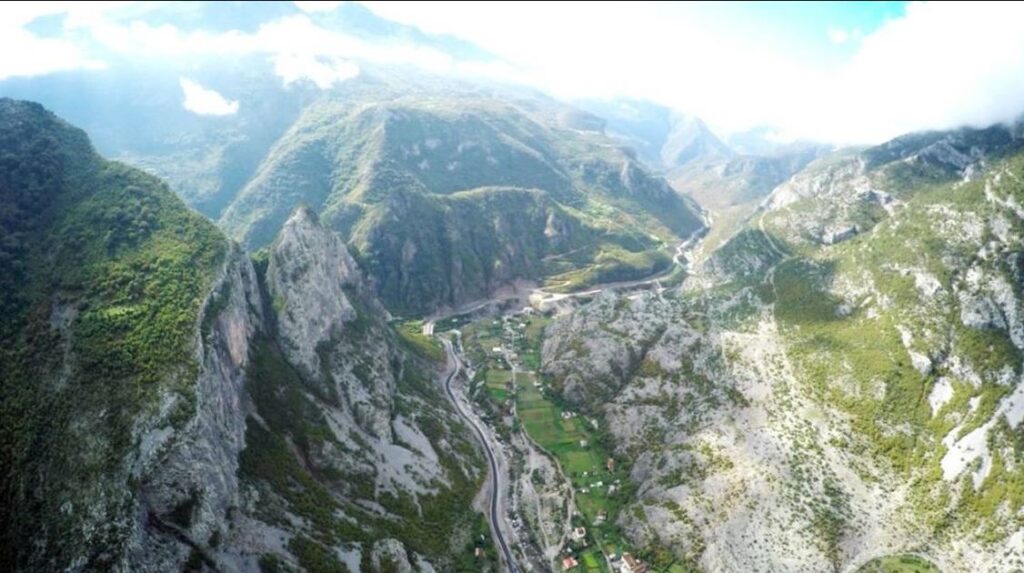 Ra në humnerë? Kushëriri: Mirel Çokajn e kanë vrarë, kishte mbjellë drogë me disa ortakë 6 kelmendiiii 1 1024x573 1