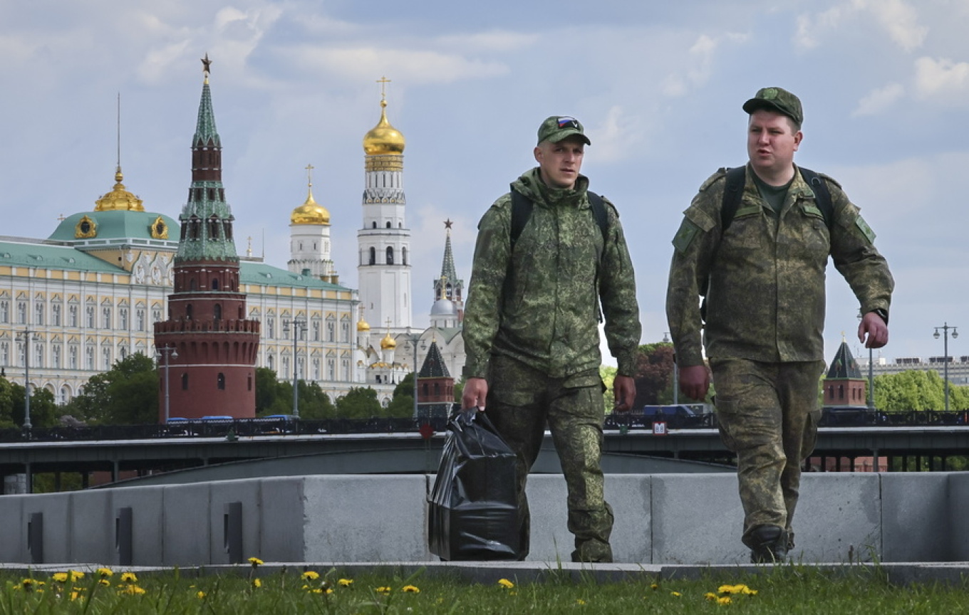 Putin firmos urdhrin e rekrutimit, 135 mijë të rinj thirren në ushtrinë ruse këtë vjeshtë 7 kremlin