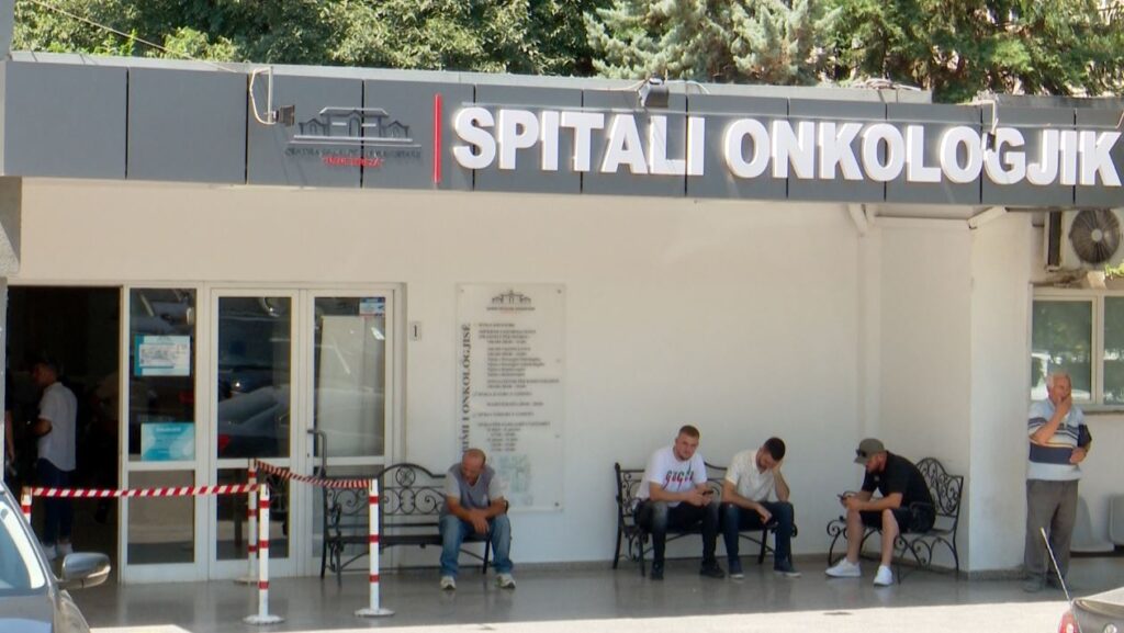 “Situata në Onkologjik skandaloze”/ Gazetari: Pacientët nuk marrin terapi, se nuk është bërë tenderi