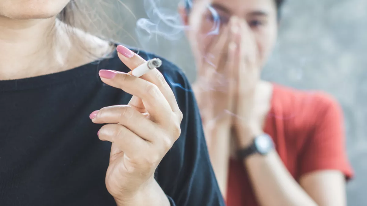 Filtrat e cigareve: Dy studiues japin alarmin për rreziqet që ato paraqesin për shëndetin dhe mjedisin