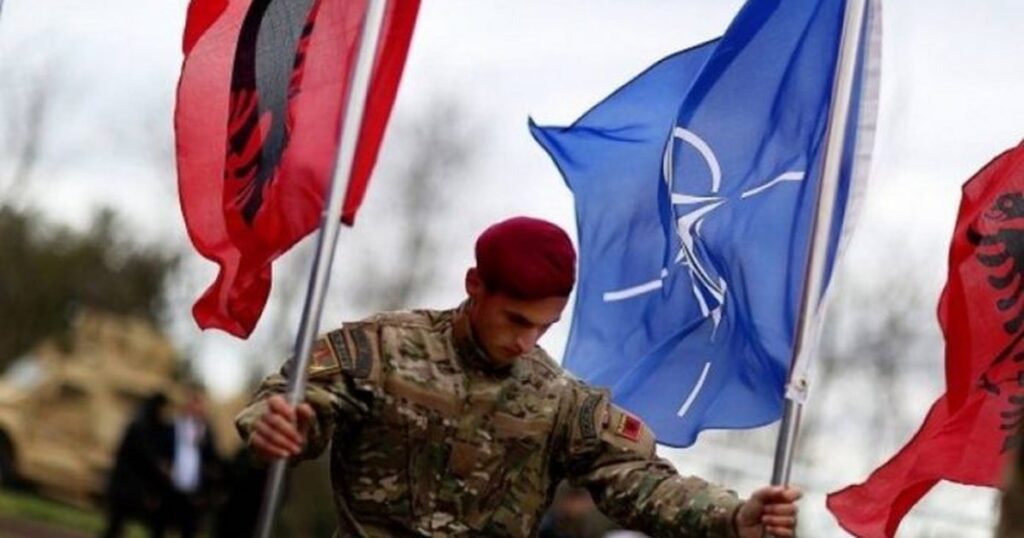 SONDAZHI/91% e shqiptarëve do të votonin për të qëndruar në NATO, shumë mbi mesataren e vendeve të Aleancës 6 son 1024x538 1