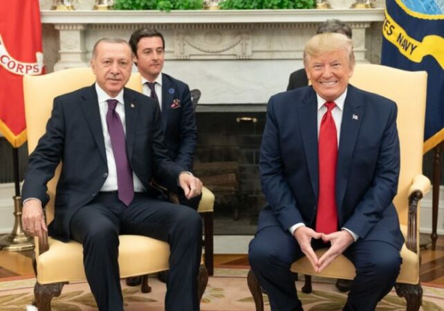 "Erdogan dhe Trump do të takohen në Uashington. Ja çfarë pritet të ndodhë... 15 trump erdogan 696x488 1 642x450 1