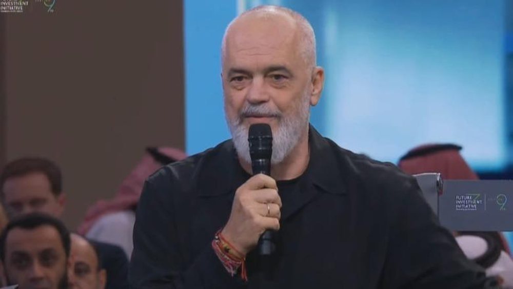 Rama i jep ‘leksione’ perëndimit si të jetë kreativ me shembullin kur lyente pallatet si kryebashkiak
