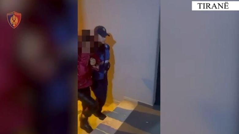 Tiranë/ Tentuan t’i vidhnin me dhunë portofolin një taksisti, pranga 3 të rinjve! Mes tyre edhe një vajzë