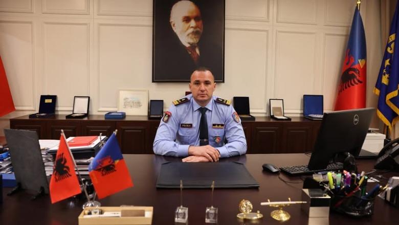 I dha ndihmën e parë të aksidentuarve në Tiranë, kryepolici Proda nderon efektivin me certifikatë: Mision ligjor dhe Human 11 1761322501 ilirproda