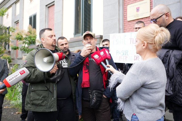 Prej 10 ditësh në grevë, naftëtarët e Marinzës kërkojnë që shteti të mos heshtë 6 640 0 1761329144xnaftetaret e bankers petrolium ne greve urie dhe proteste per pagat e tyre foto xhemali moku 1140x761 908