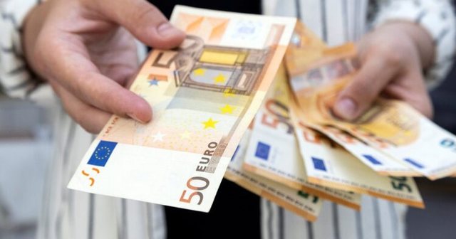 Euro në rënie të lirë! Ekspertët paralajmërojnë pasoja për ekonominë 7 640 0 68f7b43745736 1