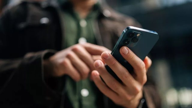 Mësuesi ngacmon sek'sualisht 14-vjeçaren! Nga mesazhet, tek fotot n'udo dhe videot intime që i dërgonte 8 640 0 68f8e8275f791