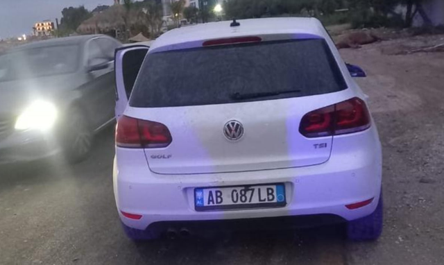 Aksident i rëndë në Radhimë, makina me shpejtësi të madhe përplas dhe vret katër kuaj 4 640 0 dfhh 1760642247