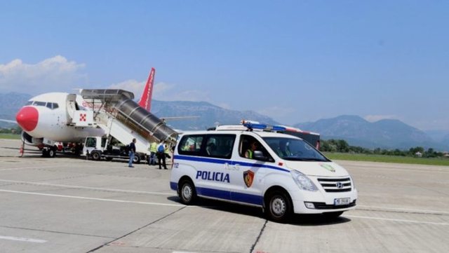 Në kërkim për trafik drogë/ Ekstradohet nga Shqipëria në Austri 29 vjeçari nga Maqedonia e Veriut