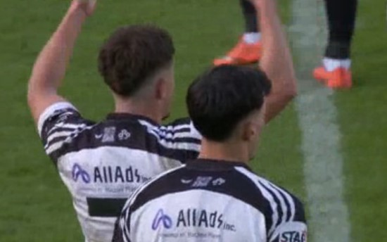 VIDEO/ I harruar te Kombëtarja shqiptare, sulmuesi futet nga stoli dhe goli i tij i hap rrugë fitores me përmbysje