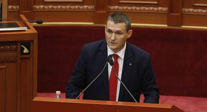 Nga Adrian Thano: Dumani lexoi historinë e turpit të tranzicionit