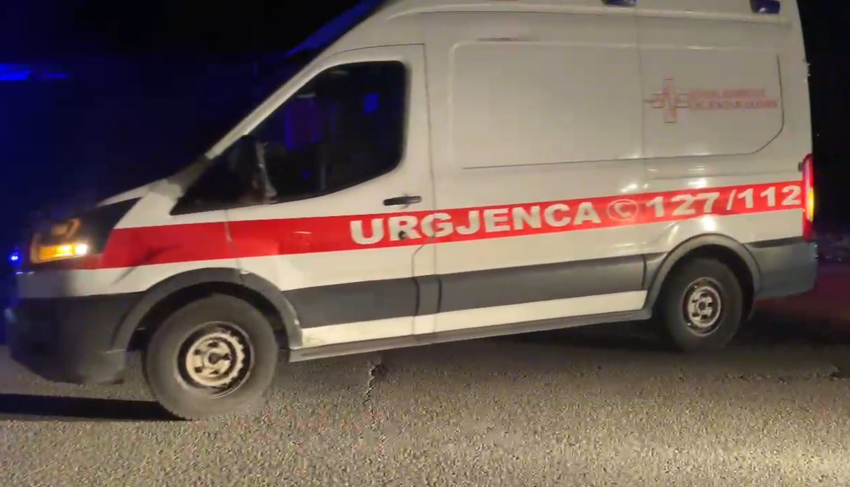 Ndërron jetë brenda automjetit në aksin Levan-Vlorë, 36-vjeçari nga Berati 8 ambulance naten