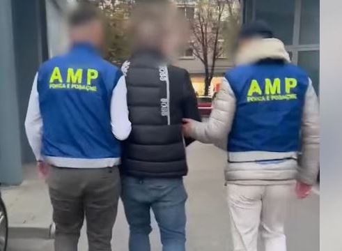 EMRI/ Kultivuan parcelë hashashi, AMP arreston efektivin e Komisariatit Fushë-Krujë! E zbuluan përgjimet, mbante dhe armë pa leje, në kërkim i vëllai