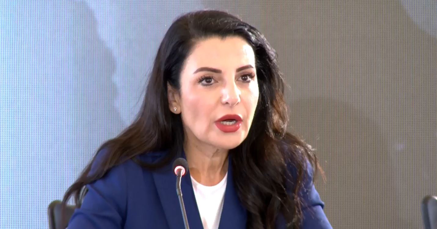 Balluku person nën hetim, SPAK ushtron kontrolle në dy banesat e bashkëpunëtoreve të saj dhe në një zyrë