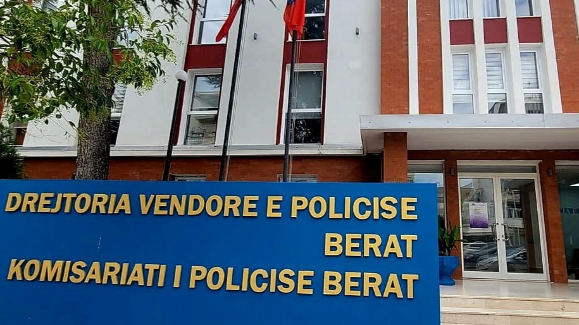 "Arrestohet në flagrancë dhunuesi në Dimal, aksident në Kuçovë , zhduket Vajza 18-Vjeçare në Berat" 5 foto 31