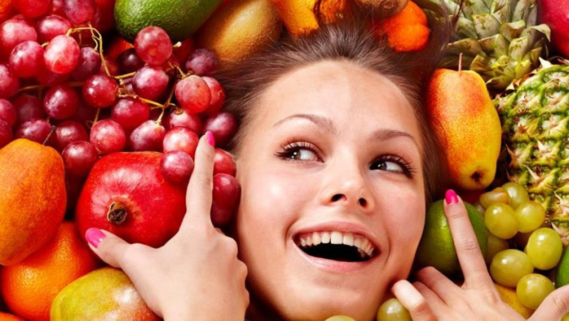 Ky është fruti që na ndihmon të kemi dhëmbë më të bardhë