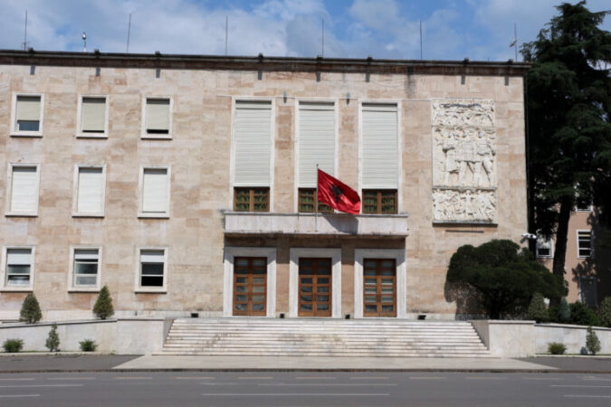 Qeveria zyrtarizon largimin e Gent Gazhelit nga Doganat/ Kush e zëvendëson dhe posti i ri që merr