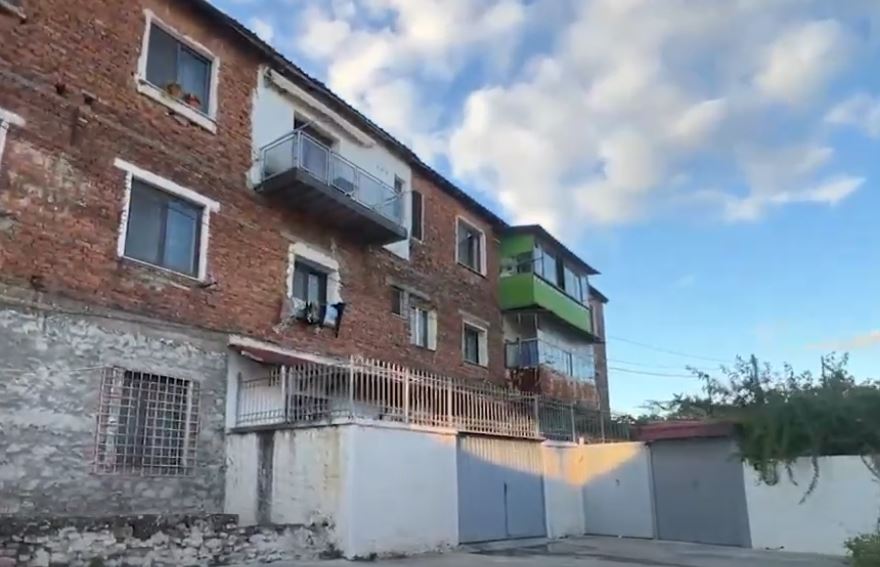 Ndërtesa që u bë “mollë sherri”/ Banorët: Na strehoi bashkia, Lorenc Luka nuk na doli zot