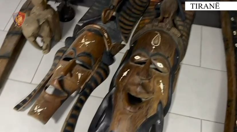 Trafikonin në Shqipëri vepra arti të vjedhura në shtetet e Europës, goditet një grup kriminal! Mbaheshin në banesën e baba e bir, 2 në pranga