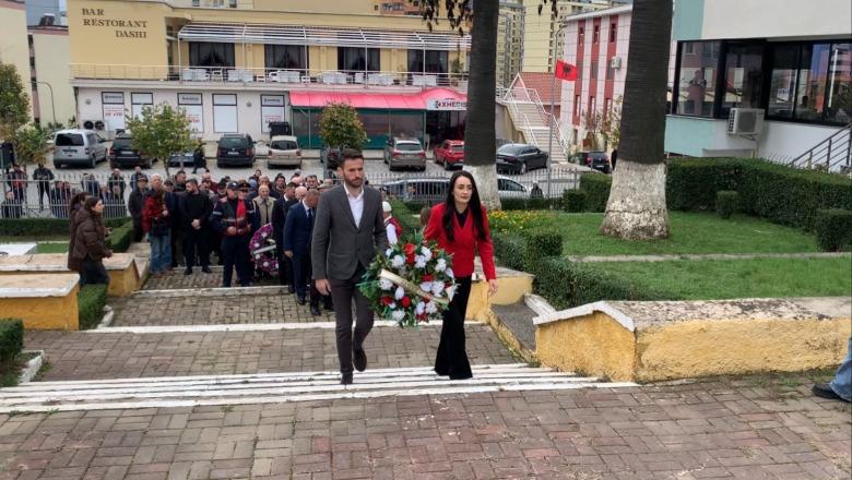 Lezha përkujton 81-vjetorin e Çlirimit, homazhe dhe kurora me lule në varrezat e Dëshmorëve të qytetit