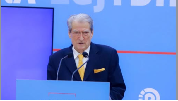 Berisha: Neni i Kushtetutës i jep ministrave vetëm imunitet deputeti dhe jo mbrojtje nga pezullimi! Mashtrim i pastër politik