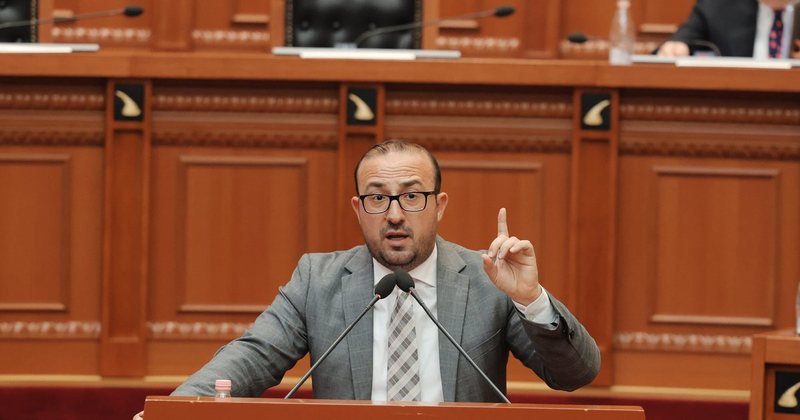 HABIT deputeti me deklaratën BOMBASTIKE: Çfarë prisni të bëjë opozita, të marrë kallashin?