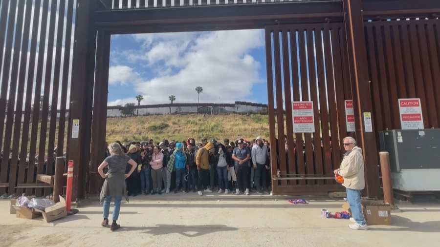 900 0 1764426356xtrump emigracioni kr frame 464 567