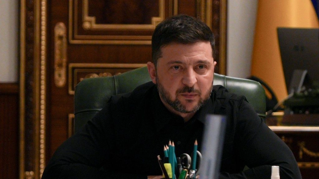 Zelensky intensifikon përpjekjet diplomatike mes sulmeve ruse dhe skandalit korruptiv