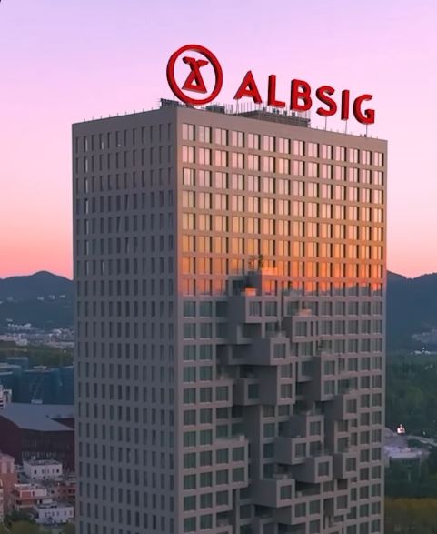 21 vite arritje, besim dhe korrektësi. 21 vite Albsig!