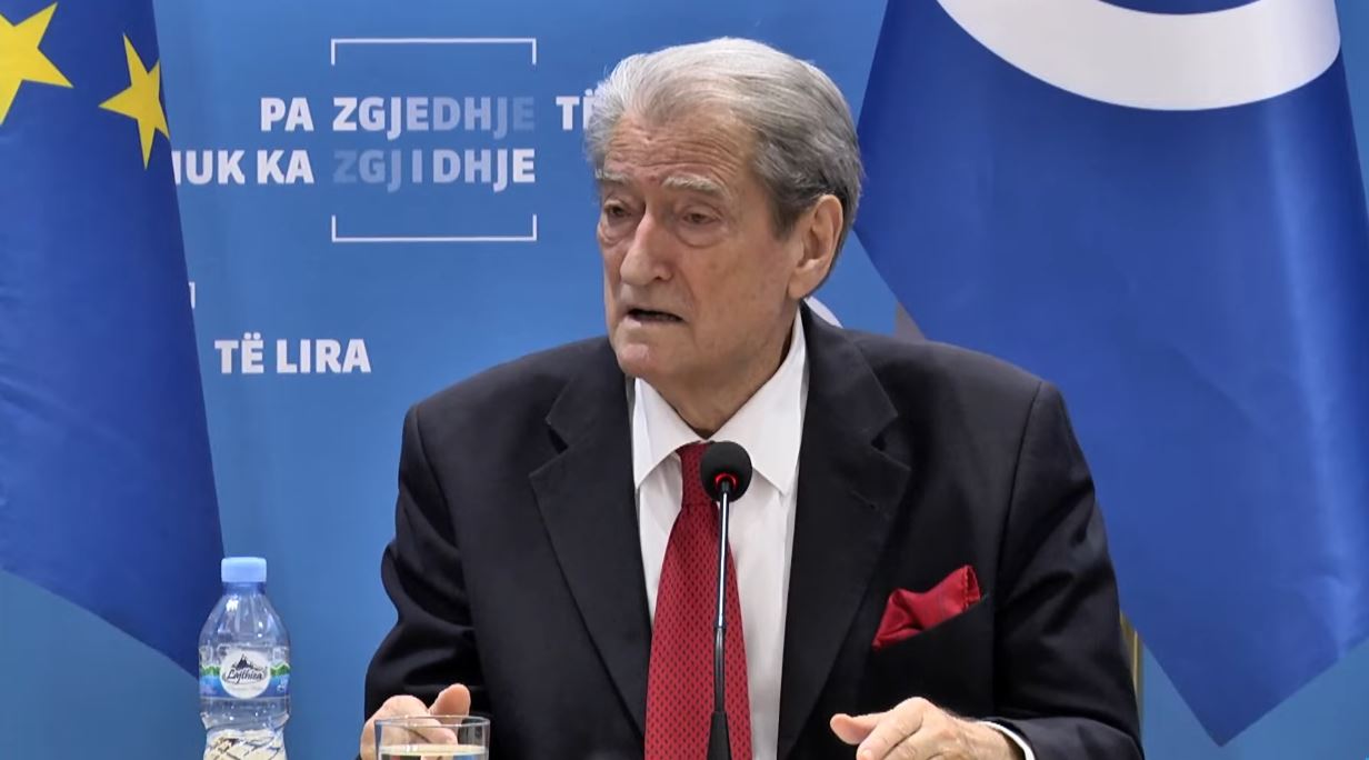 Pak minuta para protestës, mesazhi i Berishës: Me Edi Ramën nuk ka rotacion me votë, nisim sezonin e tubimeve deri në dorëheqjen e tij dhe Lubisë!